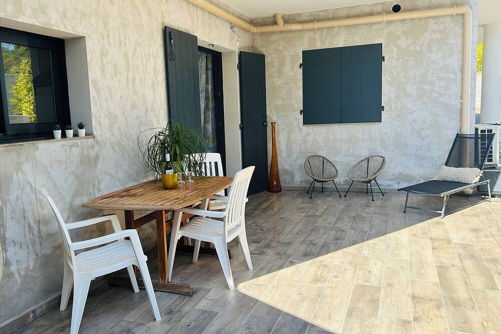 Appartement entier, Charmant bas de villa entre mer et campagne au calme absolu in La Crau, Côte méditerranéenne (France)