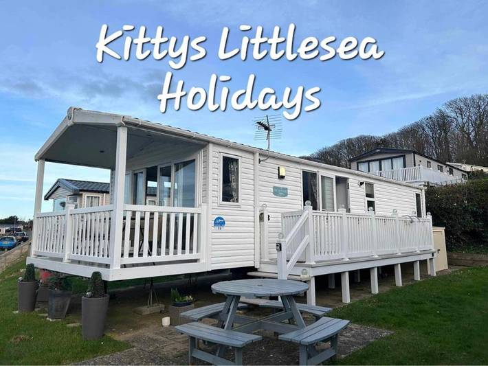 Glamping for 6 people, with Terrace and Garden as well as Pool in Weymouth