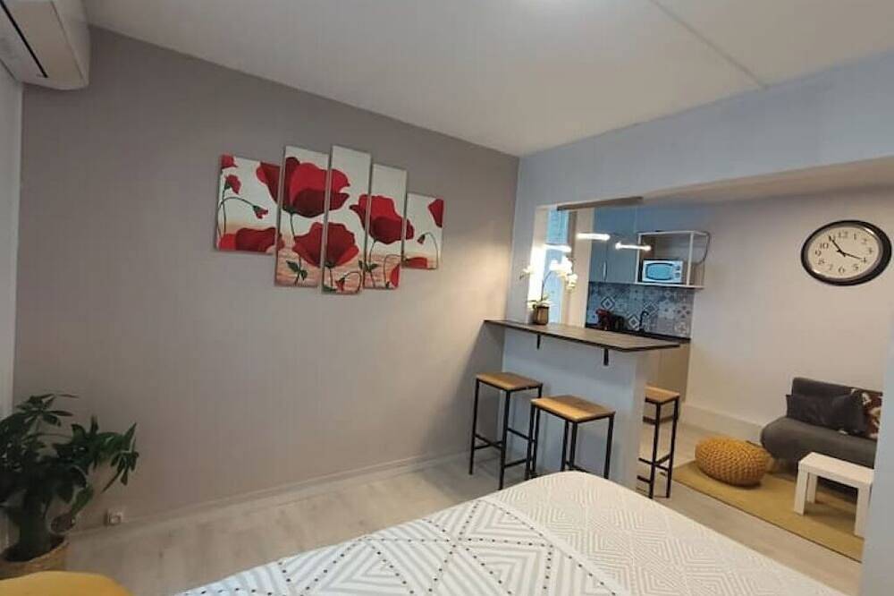 Entire apartment, Bagnol Chill - Your cosy cocoon 30 min from Avignon (4 pers.) in Bagnols-sur-Cèze, Nimes region