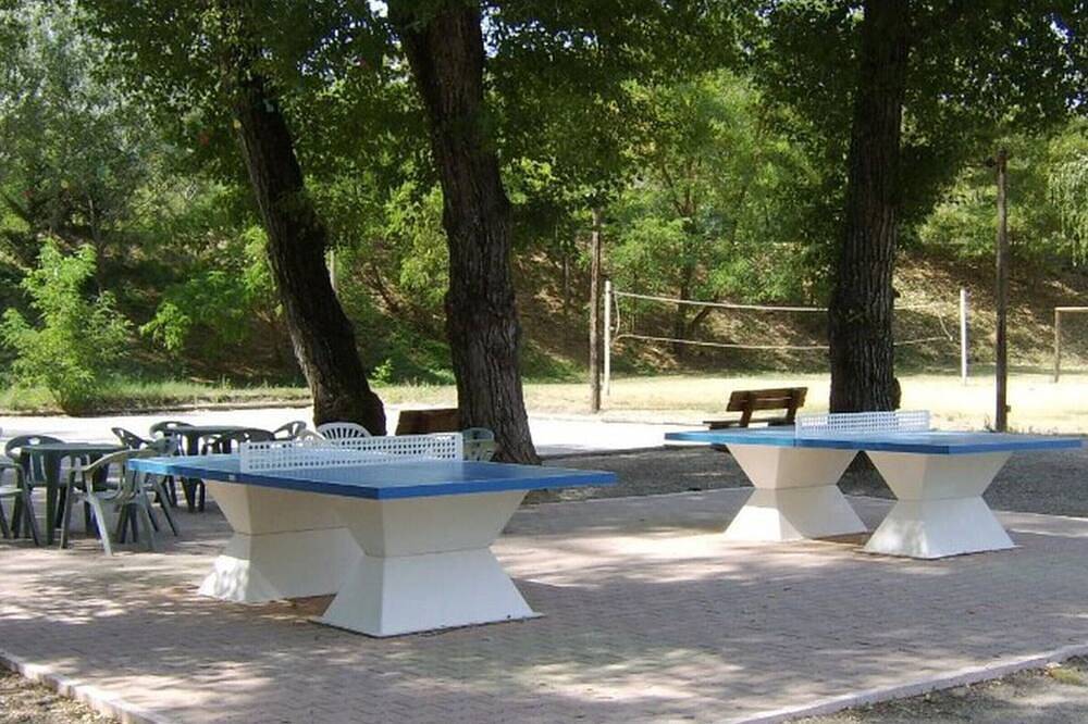 Cozy mobile home with terrace for 2 people in Saint-Maime in Saint-Maime, Parc naturel régional du Luberon