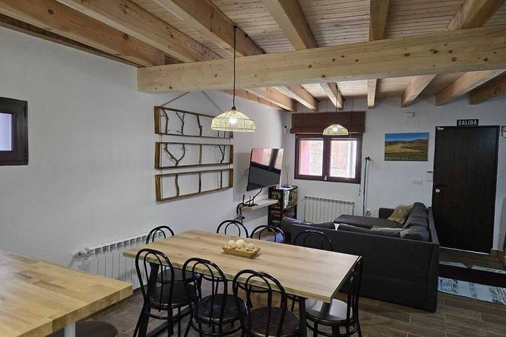 Gîte pour 11 personnes, avec jardin - 1