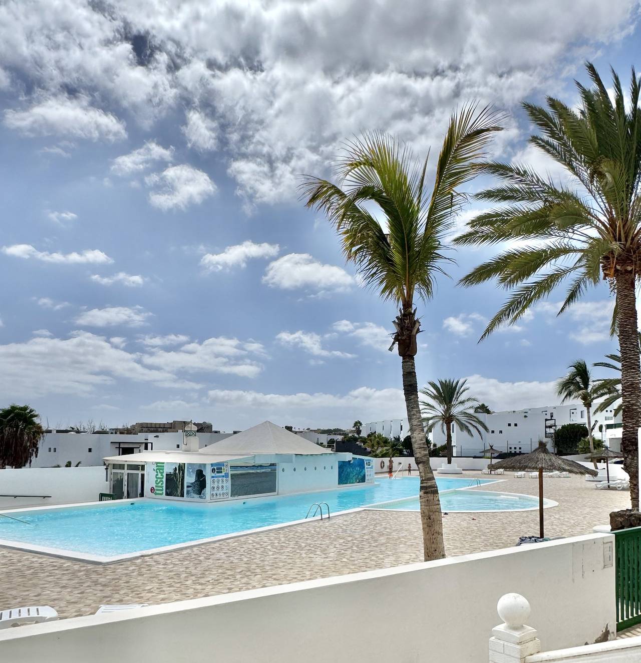 Entire apartment, Casahost Ocean Blue Pool View in Playa Bastián, Teguise