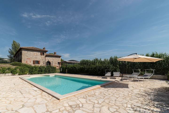 Villa for 20 people, with Yard and Pool in Umbria