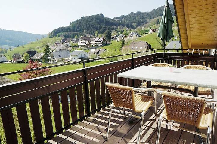 Ferienwohnung für 5 Personen, mit Garten und Balkon in Simonswald