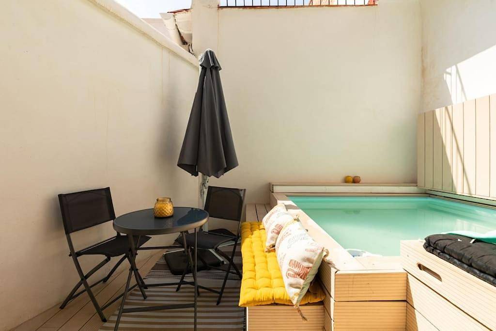Apartamento entero, Cozy loft patio+pool +wifi in Valencia City Centre, Valencia