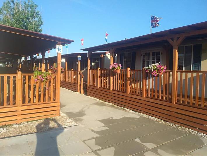 Camping für 4 Personen, mit Pool und Ausblick sowie Kinderpool und Garten, kinderfreundlich in den Abruzzen - 2