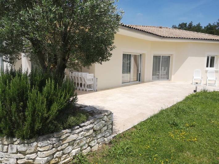 Gîte pour 4 personnes, avec jardin ainsi que terrasse et vue à Château-l'Évêque - 2