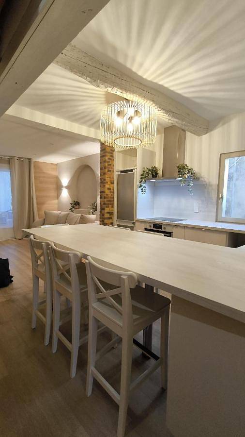 Gîte pour 6 personnes, avec vue et balcon, adapté aux familles dans Calanque De Port Pin Cassis - 2