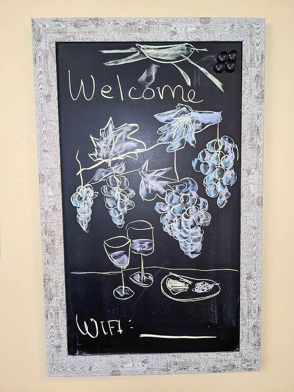 Spacious Westside Wine Trail Retreat ★★★★★ in West Kelowna, Crystal Mountain