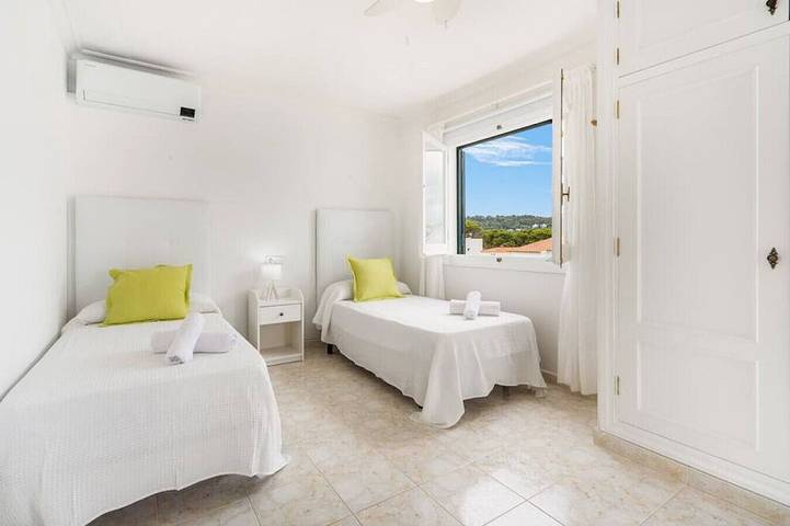 S`Olivera just enjoy in Port d'Addaia, Es Mercadal
