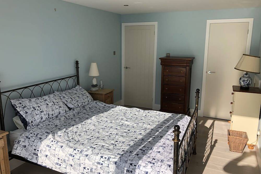 “Seawards”. House with panoramic sea views, set directly above the Sw Coast Path in Cornualles