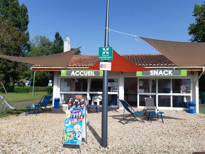 Gîte pour 2 personnes, avec terrasse et piscine à Pons