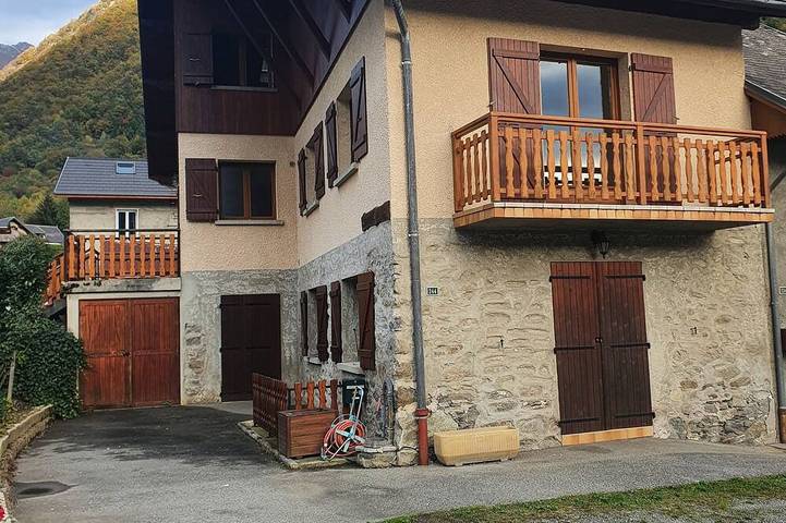 Gîte pour 6 personnes, avec balcon à Saint-Avre
