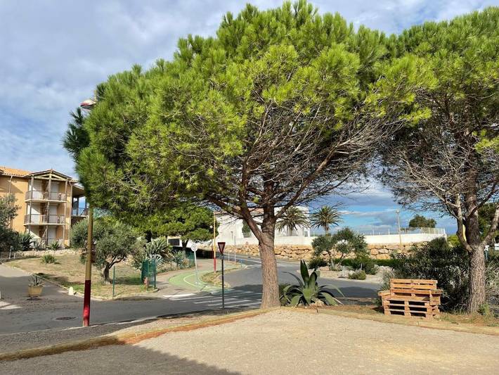 Parc de vacances pour 4 personnes, avec jardin ainsi que bassin pour enfant et piscine dans Occitanie - 3