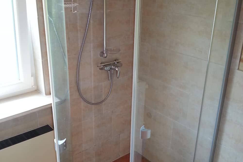 Ganze Wohnung, Ruhig gelegene, großzügige Ferienwohnung, mit Terrasse, Wlan, keine Kurtaxe in Stadland, Nordseeküste