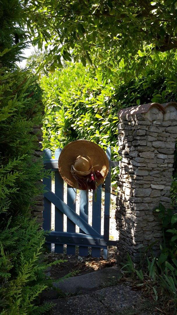 La roulotte du Jardin des Toiles in L'Isle-sur-la-Sorgue, Vaucluse