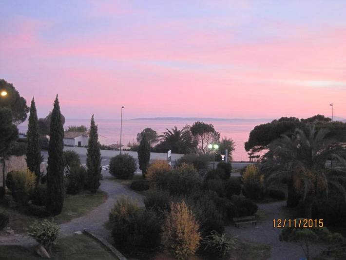 Appartement de vacances pour 4 personnes, avec piscine et sauna ainsi que vue et jardin, animaux acceptés