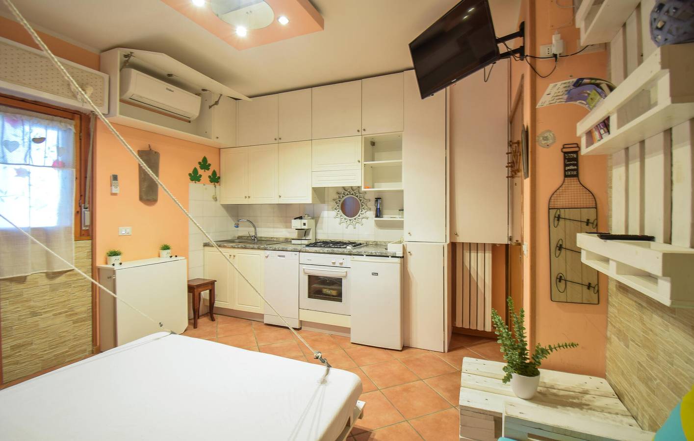 Ganze Ferienwohnung, Gemütliches Strandapartment mit AC und Küche, 2km zum Strand in Martinsicuro, Teramo Provinz