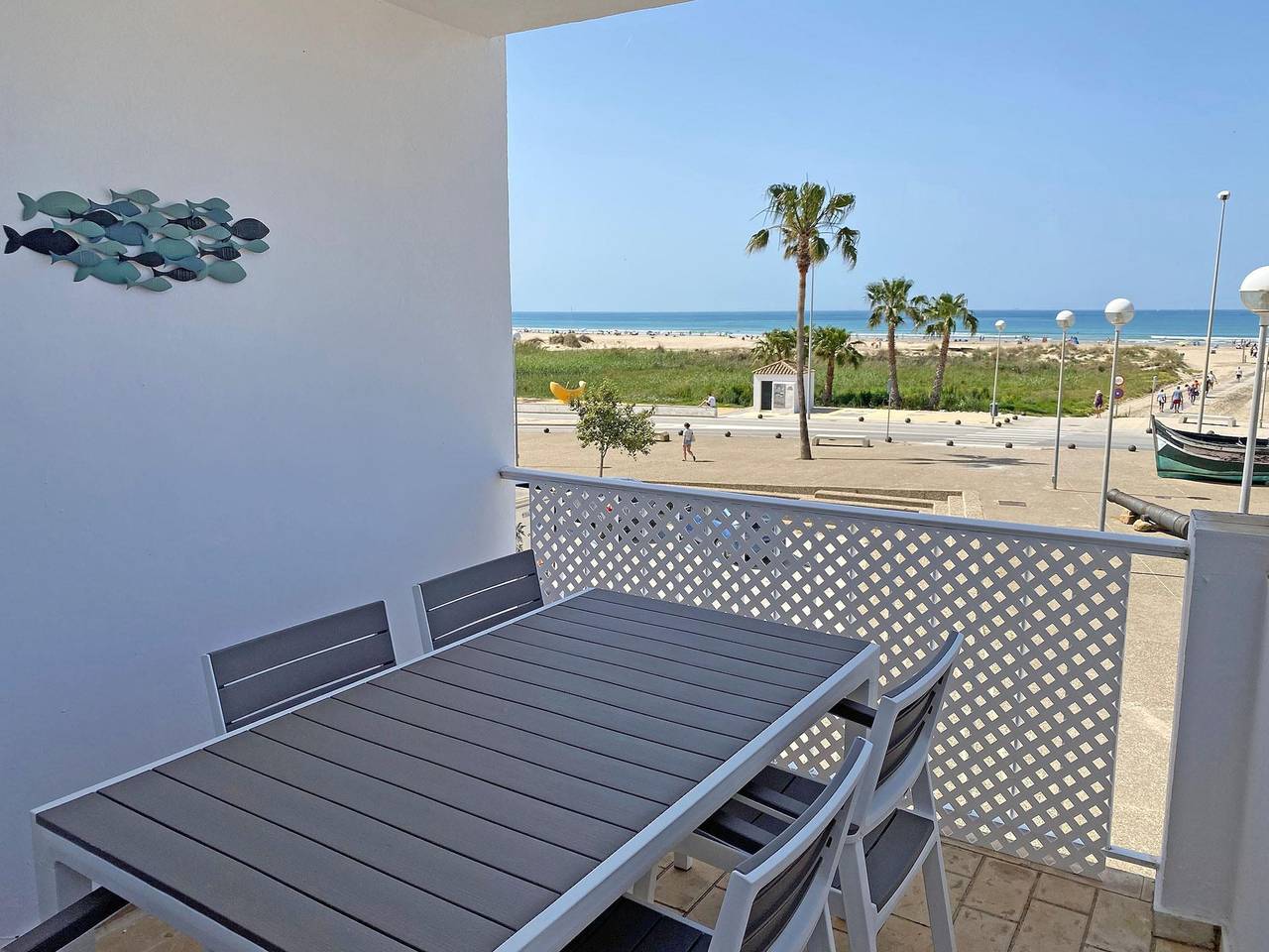 Apartamento vacacional entero, Conil, 1ª línea de playa, para 4 personas, 2 terrazas con vistas al mar in Conil de la Frontera, Costa de la Luz