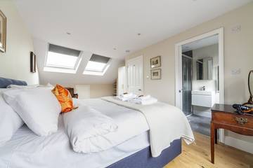 Apartment for 5 People in Kingston upon Thames, London, Photo 1