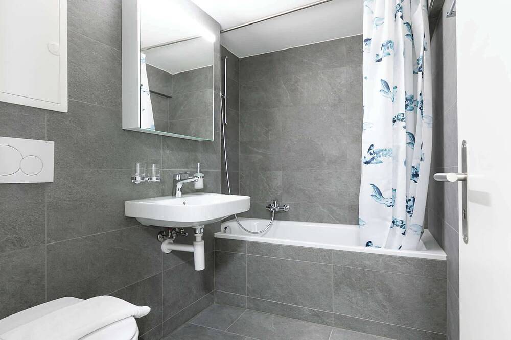 Entire apartment, Book2stay 1.5-room apartment #3 Hirschberg up to 2 people in St. Gallen, Lake Constance (Switzerland)