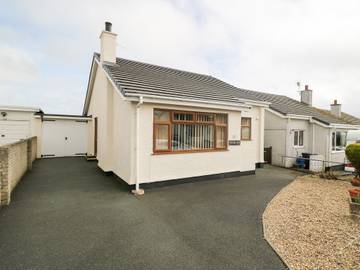 Log Cabin for 4 People in Benllech, Isle of Anglesey, Photo 1
