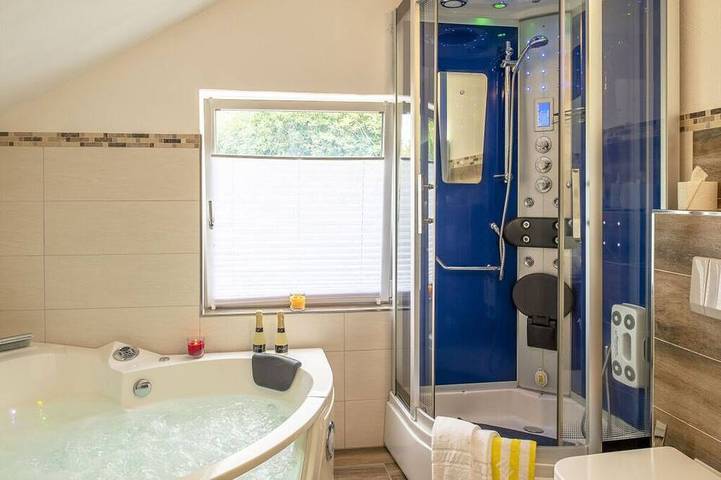 Ferienhaus für 4 Personen, mit Balkon und Sauna sowie Whirlpool in Schalkenmehren - 4