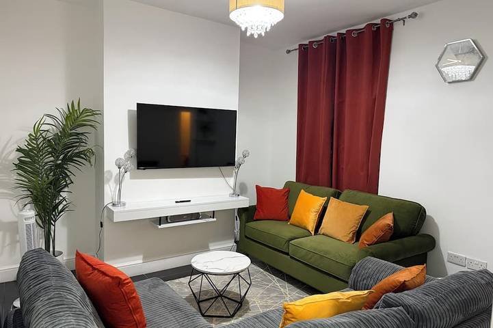 Holiday rental for 9 people, with Garden in Cardiff
