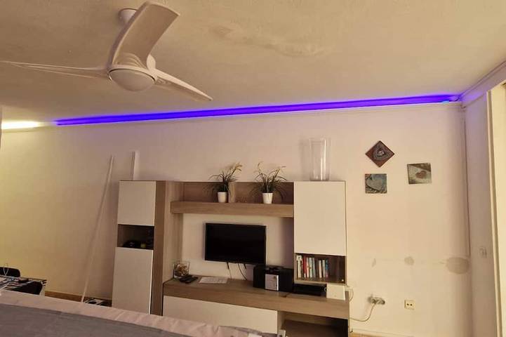 Appartement entier, Appartement Jacaranda avec piscine, seulement 200 mètres de la mer et plage,wifi in Playa de las Américas, Arona