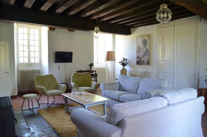 Location de vacances pour 5 personnes, avec piscine ainsi que jardin et vue, animaux acceptés à Corancy - 2