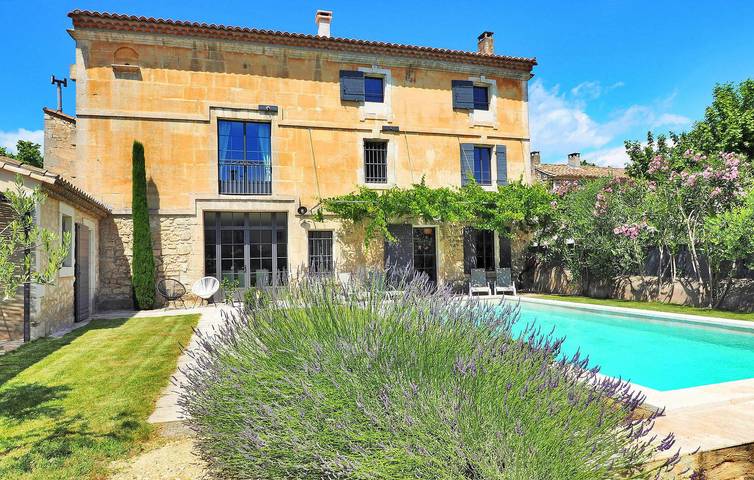 Elegante apartamento con piscina, parking y aire acondicionado cerca de le goûthé de Maussane in Maussane-les-Alpilles, Region de Arles