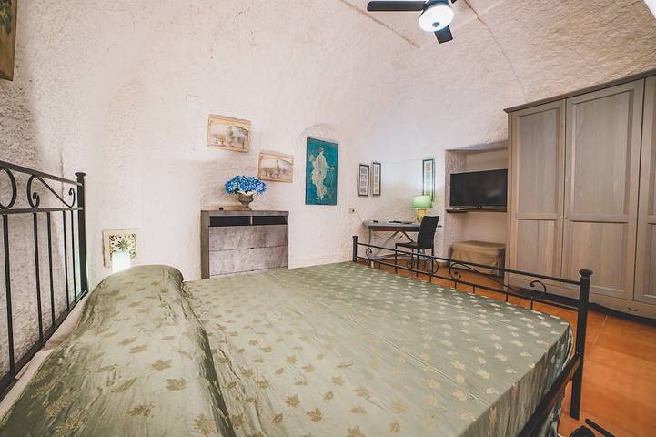 Jamm - House with hot tub, terrace and parking in Termini Napoli, Massa Lubrense