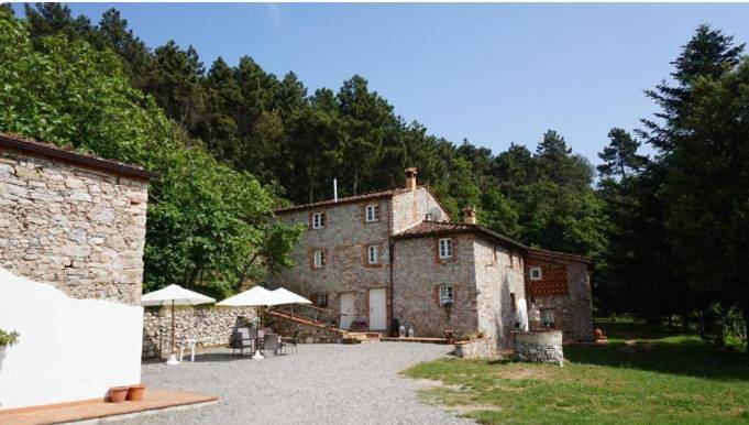 Alloggio in famiglia per 2 persone, con giardino e piscina, con animali domestici a Lucca