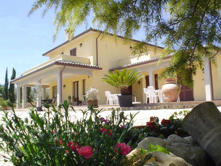 Appartamento per 3 persone, con Balcone e Terrazza nonché Giardino e Piscina a Montefalco