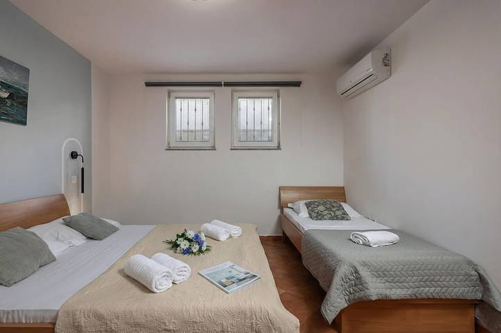Ganze Wohnung, Oasis Jadreski with Pool, Pula, Croatia in Sisan, Südküste Istrien