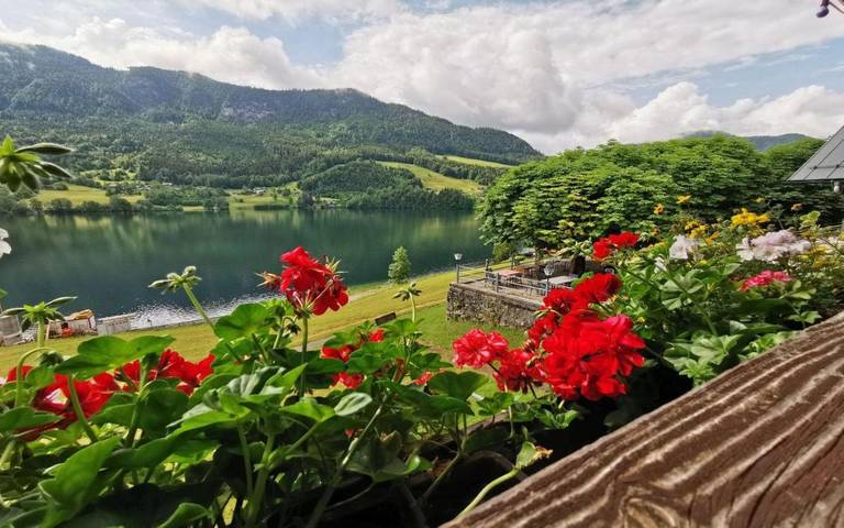 BnB für 2 Personen, mit Seeblick und Terrasse sowie Ausblick in Grundlsee