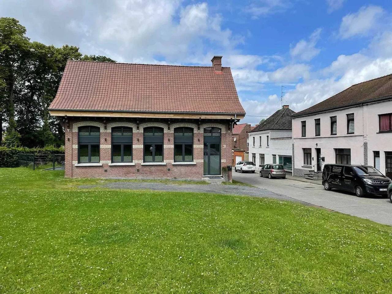 Charming Chalet in Roisin, 400 m² with Terrace in Honnelles, Hainaut