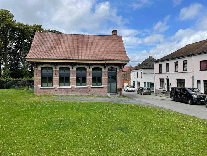 Maison de campagne pour 11 personnes, avec terrasse, animaux acceptés dans Roisin