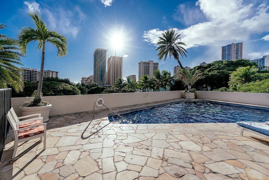 Ganze Wohnung, Partial Ocean & Park Views Condo at Luana Waikiki Near Shops & Restaurants in Waikiki Beach, Honolulu