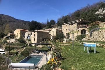 Gîte pour 12 personnes, avec piscine et jacuzzi à Notre-Dame-de-la-Rouvière