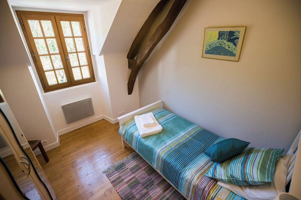 House and Studio with Swimming Pool in the heart of Daglan - Walking distance to downtown! in Daglan, Périgord Noir