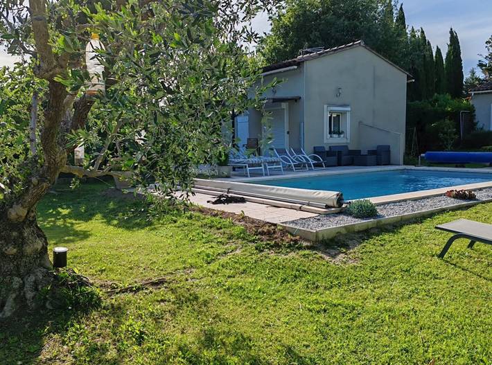 Gîte pour 5 personnes, avec jacuzzi et jardin ainsi que terrasse et piscine