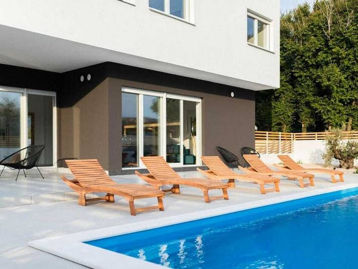 Villa für 10 Personen, mit Terrasse und Pool sowie Balkon/Terrasse auf Pag - 4