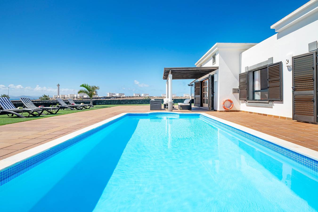 Casa de vacaciones 'Casa Paradise' con vistas al mar, piscina privada y Wi-Fi in Montaña Roja, Yaiza