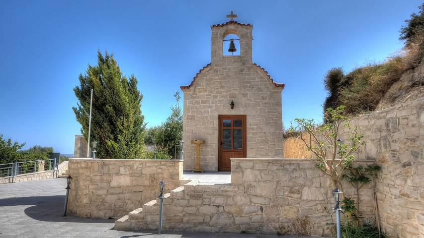 Holiday home for 8 people, with pool and garden in Athens