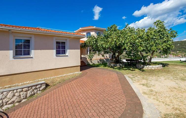Villa für 12 Personen, mit Whirlpool und Sauna sowie Pool und Balkon auf Rab - 2