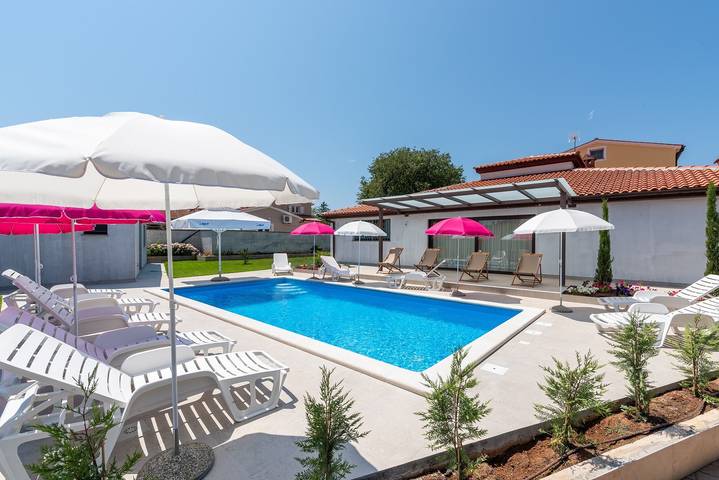 Ferienwohnung für 2 Personen, mit Balkon/Terrasse und Pool in Poreč - 2