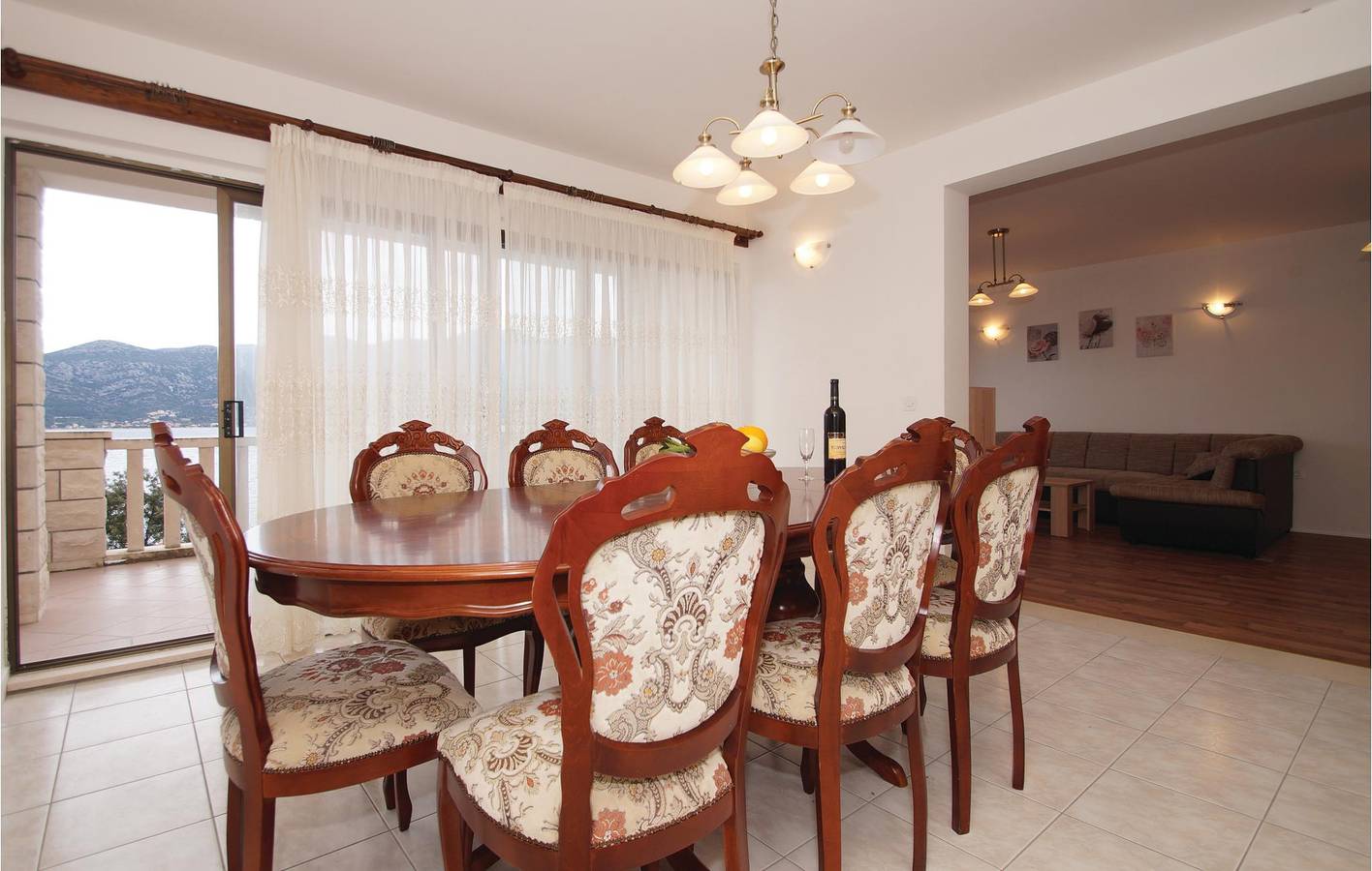 Ganze Ferienwohnung, Gemütliche 1-Zimmer-Wohnung in der Nähe des Strandes Tri žala mit Parkplatz und Terrasse in Zrnovska Banja, Korcula