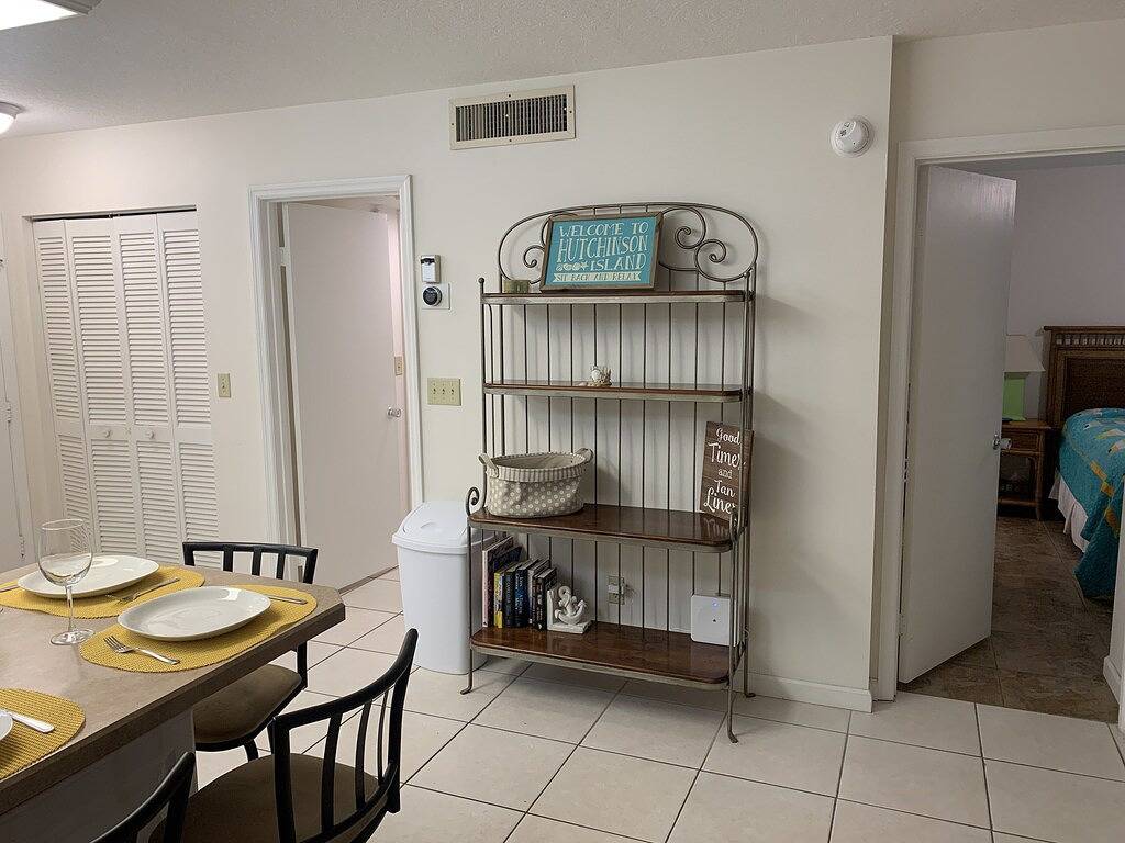 Ganze Wohnung, Wunderschönes Ocean Village - Ocean Villas an Loch 1 des Golfplatzes im Erdgeschoss in Fort Pierce, Hutchinson Island