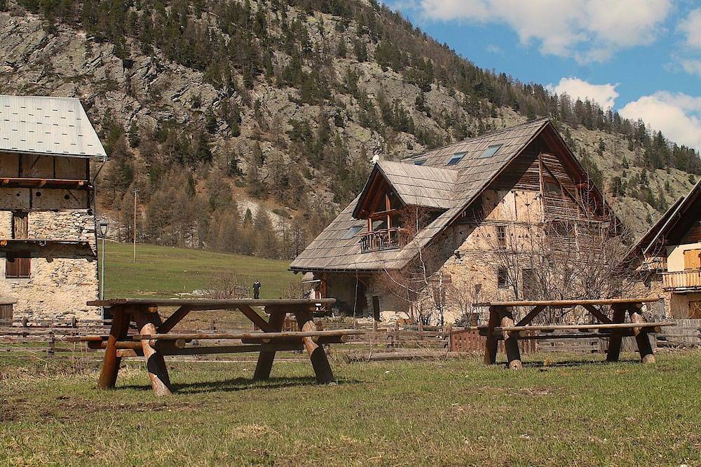 Ganze Wohnung, 10212 Mountain chalet with sauna, Jacuzzi, hammam and frigidarium. in Cervières, Briançon und Umgebung